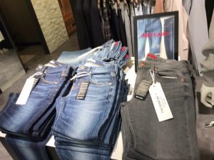 レッドカードデニムのサイズ選びはレビューで判断【レディース編】